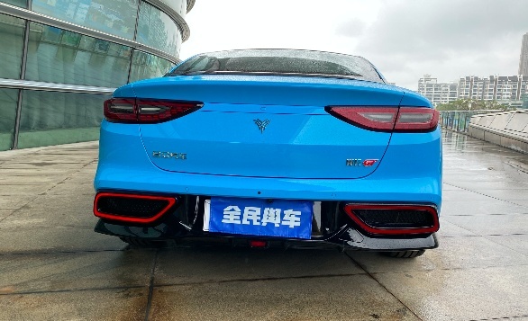 体验哪吒GT，采用双门四座布局，产品亮点有哪些？