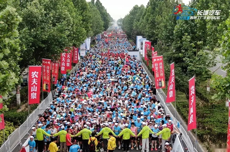 魏牌高山/灵魂摩托领航！2024长城汽车智慧工厂半马开跑