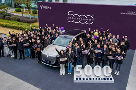 大六座SUV市场变天：岚图泰山用5000台交付量发起“冲锋”