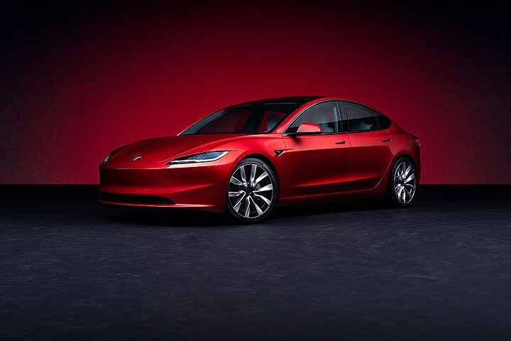 Model 3性能版终于现身，动力大增，全新桶椅使用