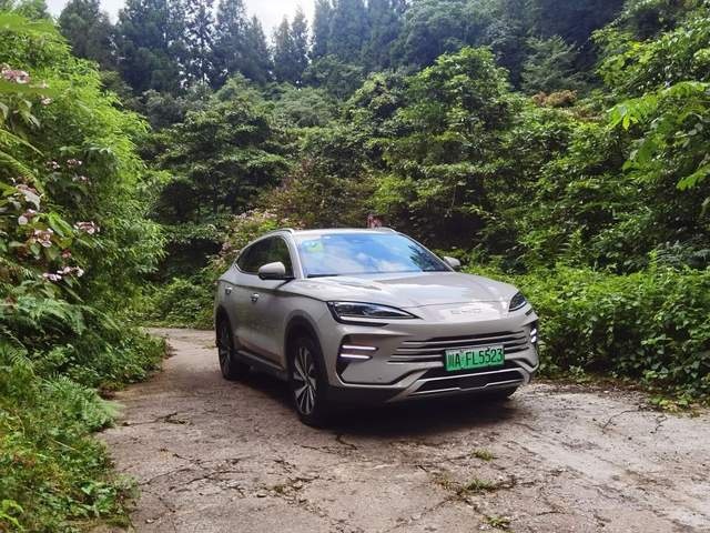 瓦屋山试驾：都是出来“混”的，凭啥宋PLUS冠军版卖爆了？