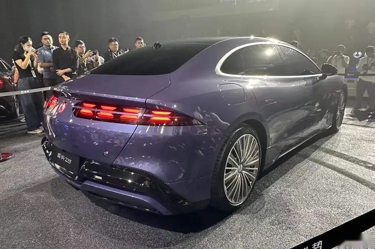 33.98万起预售！腾势Z9 GT和Z9开启预售！进攻“56E/S9”