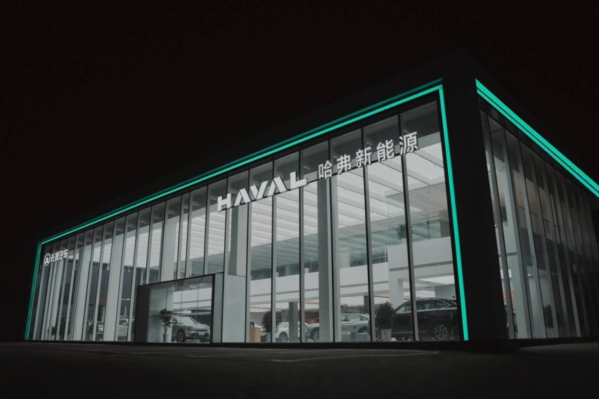 《开创新能源SUV市场新品类 哈弗枭龙MAX：拥有一切，更有四驱》