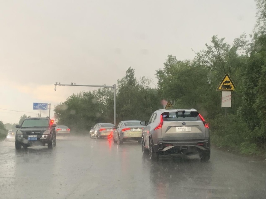 续航天花板莫过于此，一箱油最长跑1711km，双擎锐混动都得靠边站