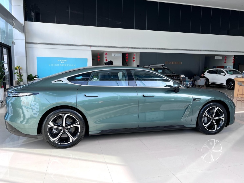 智界S7的姊妹车？探店实拍星途星纪元ES 标配空悬