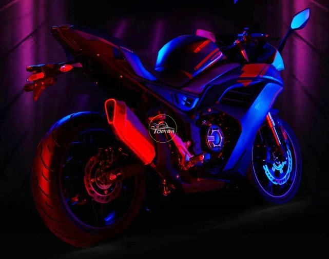 国产最强250诞生 无极250RR 加速6.7秒 车重147公斤