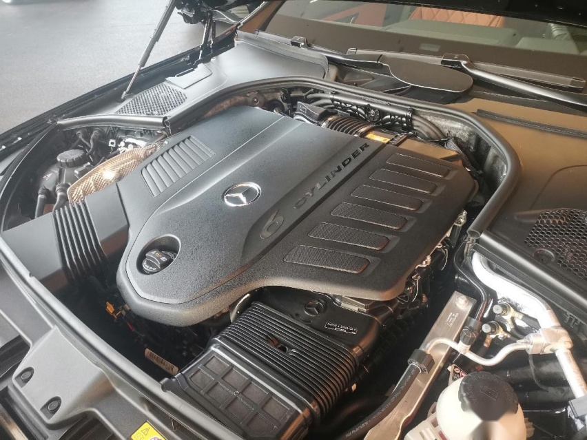实拍奔驰S级S500L 4MATIC，车长超5米3，一坐进去就舍不得下