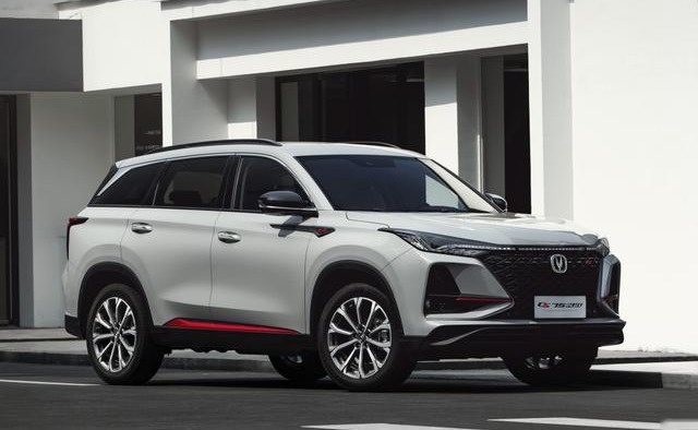 新款长安CS75PLUS上市，“加料不加价”，继续夯实竞争力