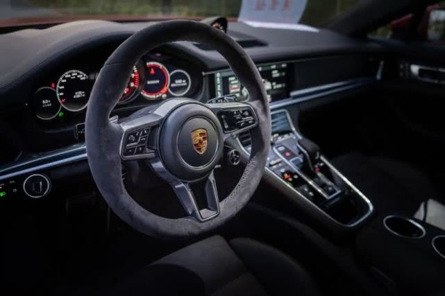 试驾保时捷Panamera GTS，那快0.1秒的信仰