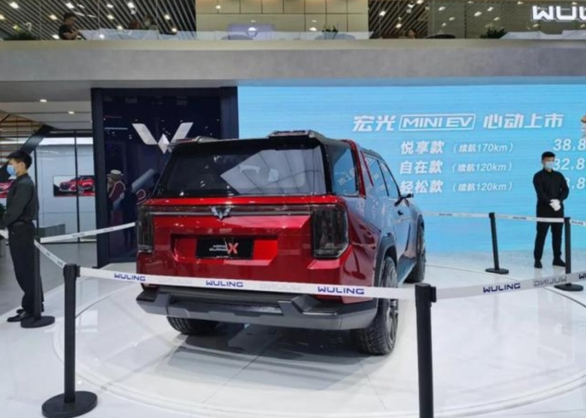 五菱首款银标SUV，宏光侠霸气不输路虎卫士，预计会火