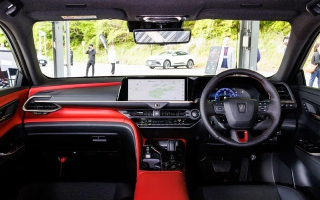 丰田皇冠首款SUV！撞脸法拉利新车 价格媲美奥迪Q5L！