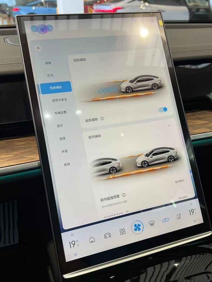 增程才是首选？实拍新款哪吒S，最长续航1160km，15.98万起