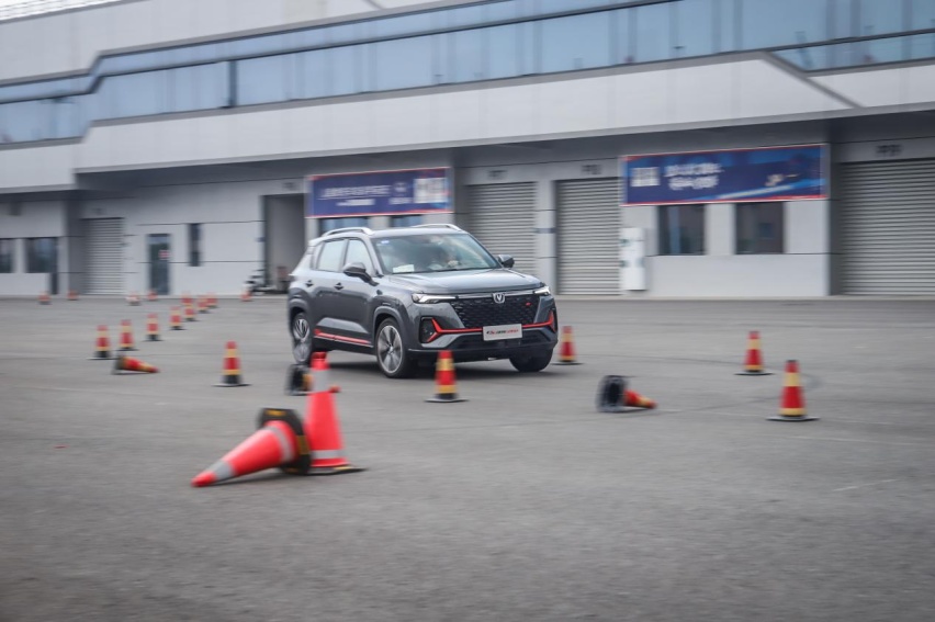 10万块买一台动力越级小型SUV？试驾长安CS35 PLUS
