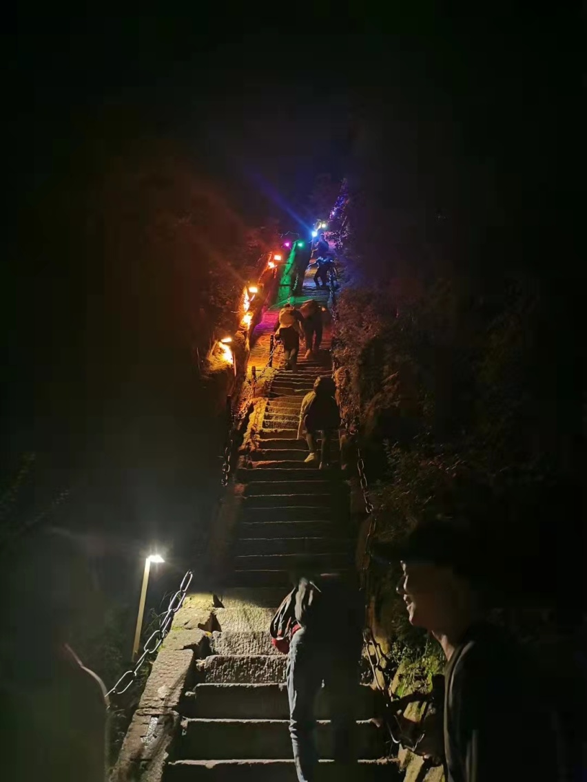 驭胜车主记：华山上的兄弟情