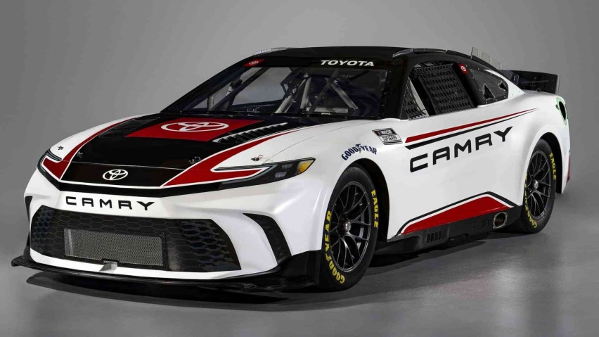 黑白红三色涂装，凯美瑞NASCAR赛车官图发布