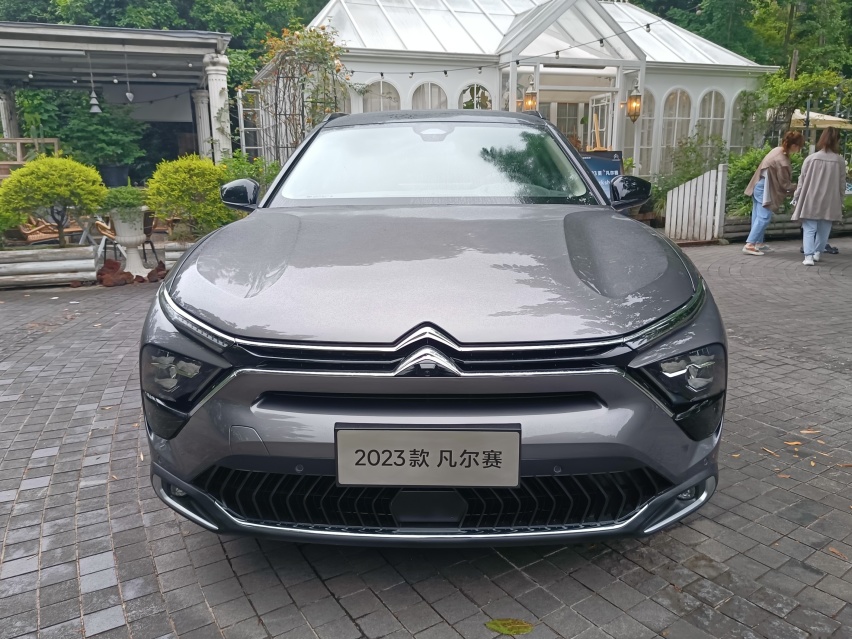 上浮一元 2023款凡尔赛C5 X带来哪些增配？