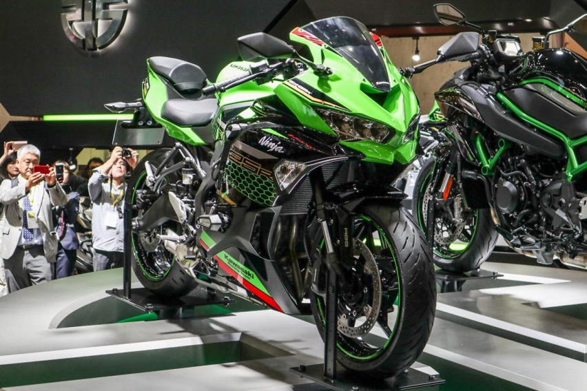 川崎打响小排量四缸车军备赛第一枪，250CC川崎ZX-25R