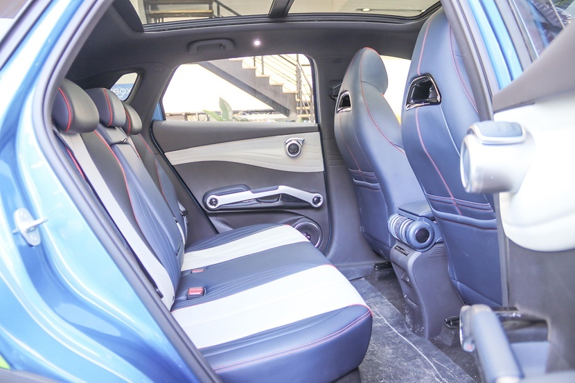 个性纯电紧凑型SUV 元PLUS到店实拍 13.18万元起售