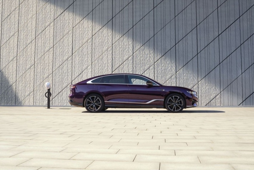 重新定义行政豪华标准,岚图追光PHEV 25.28万元起上市