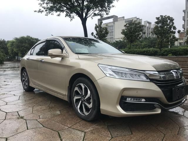 15万的预算买准新雅阁，2.4顶配配置极高，但是性价比并不高