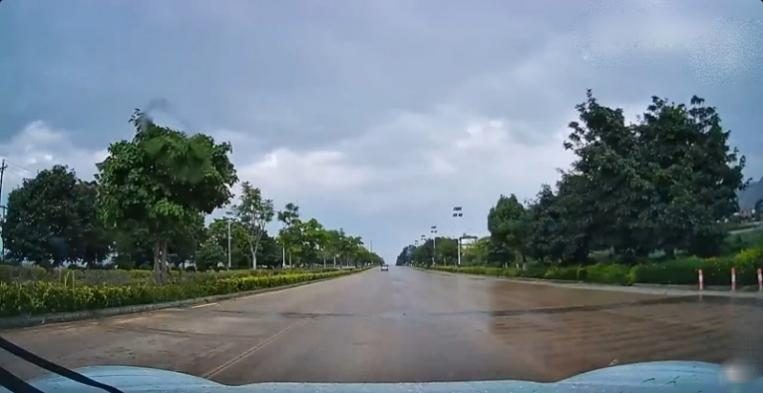 保时捷“雨天打滑”遭维权！是质量问题，还是车主技术不行？