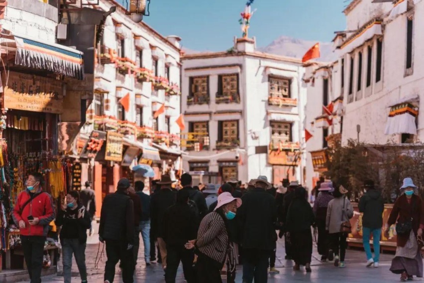 放下手头的工作，与英菲尼迪一起来次春日藏区之旅