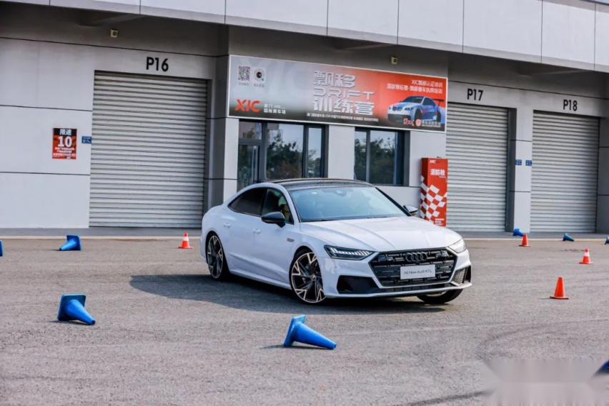 3.0T+空气悬挂，行政级轿车之巅！试驾上汽奥迪A7L