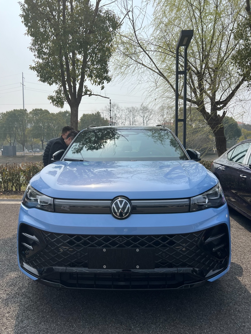途观L Pro谍照流出！ 屏多的不像油车！