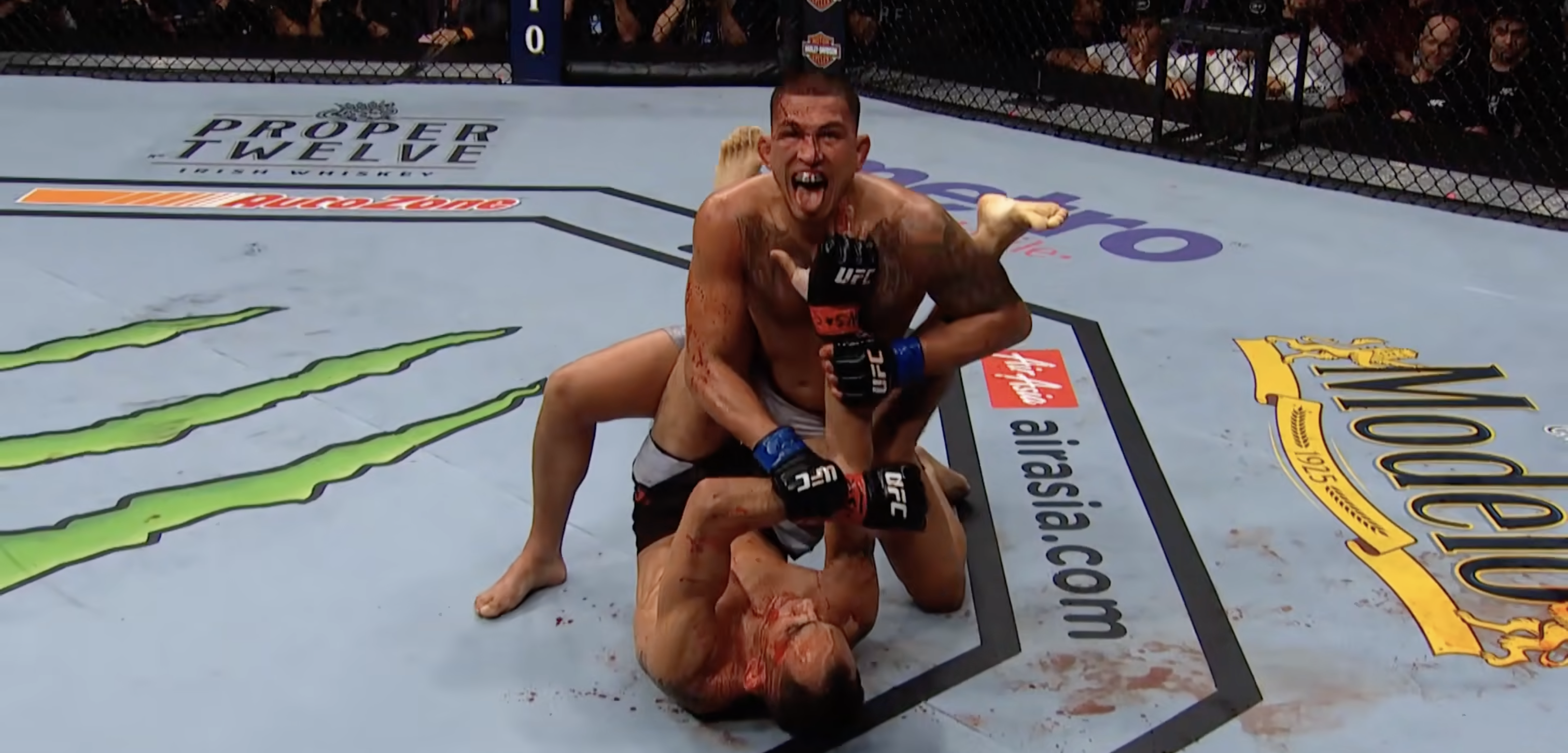 ε��vsС�i���ڶ�λ�и񶷣�����Ի