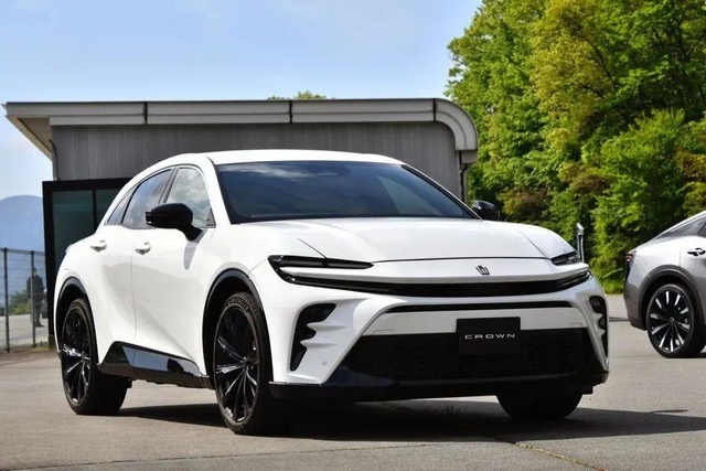丰田皇冠首款SUV！撞脸法拉利新车 价格媲美奥迪Q5L！