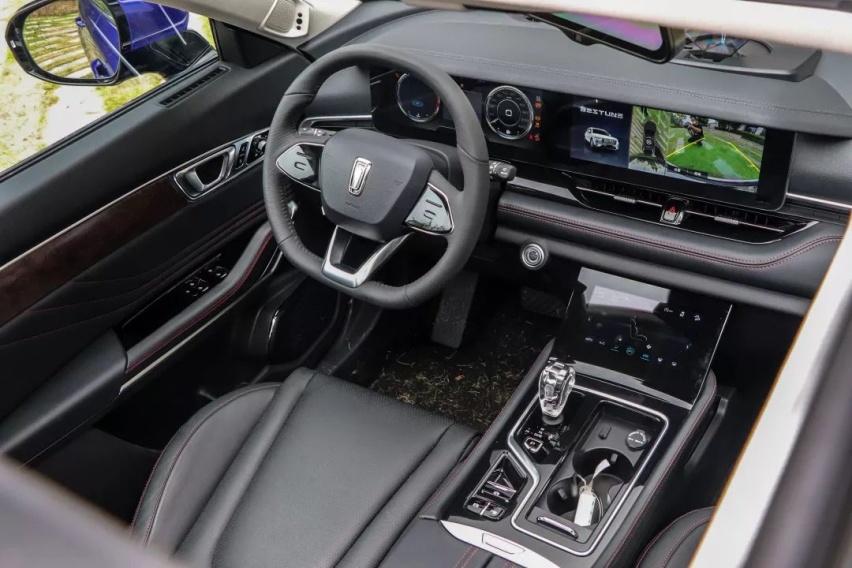 10余万买一台2.0T的中型SUV，奔腾T99只是虚有其表？