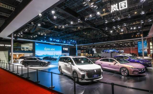 中式豪华电动轿车 岚图追光正式上市 起售价32.29万元