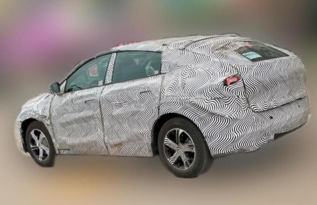 酷似Model Y！2023年亮相，小鹏全新轿跑SUV路试谍照曝光