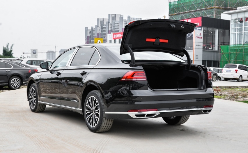 与奥迪A6L“称兄道弟”，大众辉昂跌至不足26万“求生”