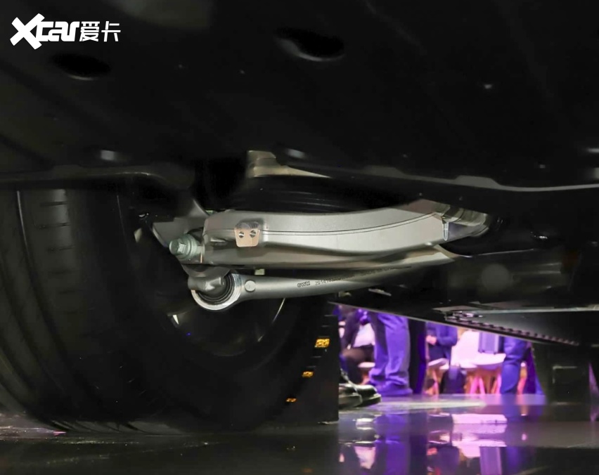 大饼圈带拖钩！长城新旗舰重2.8吨，狂塞734马力，到底给谁看？