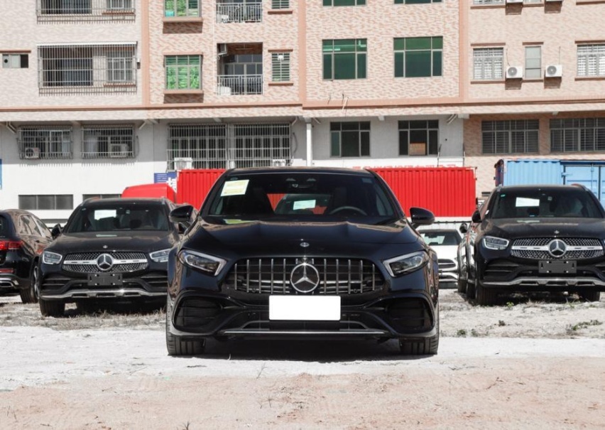 传统大厂的性能车，奔驰AMG A45，属于入门的AMG车型