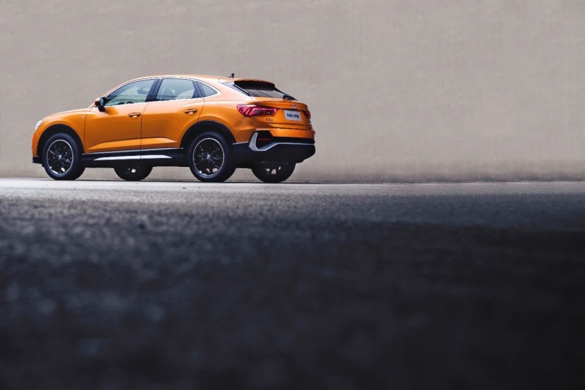 奥迪Q3 Sportback：加两“弧”我就是Q8丨早安汽车