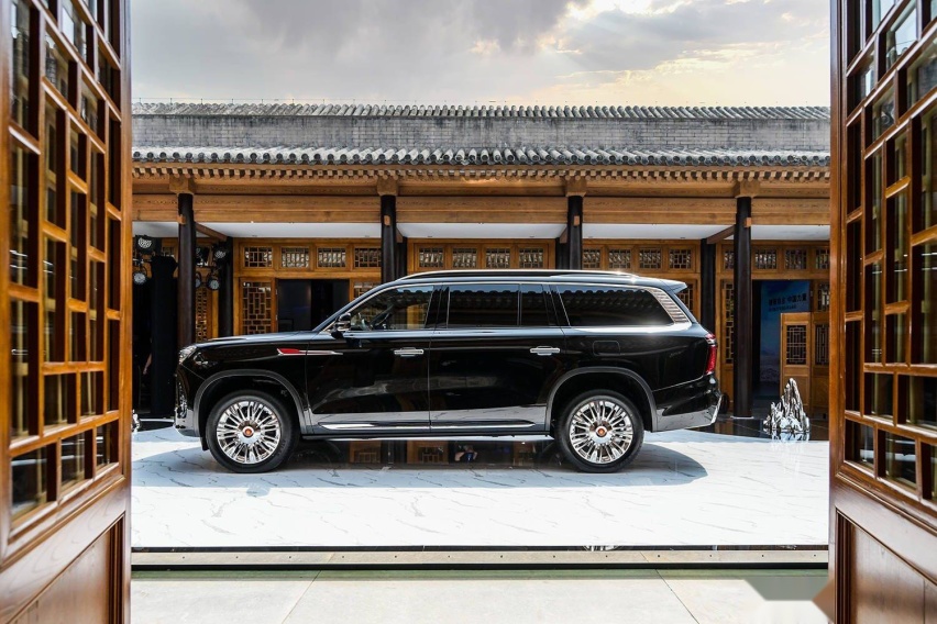 搭4.0T大V8，红旗LS7正式亮相，国产SUV天花板？