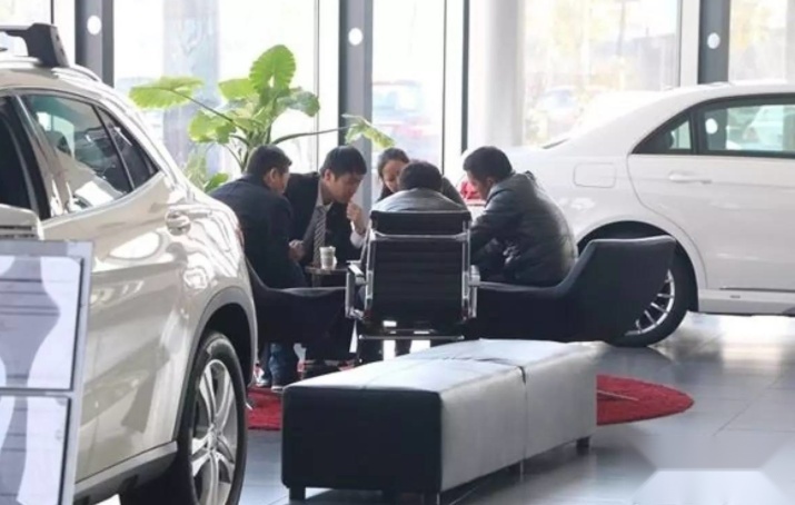 4月汽车厂商排名大洗牌，比亚迪再破10万首夺冠，一汽-大众居第二