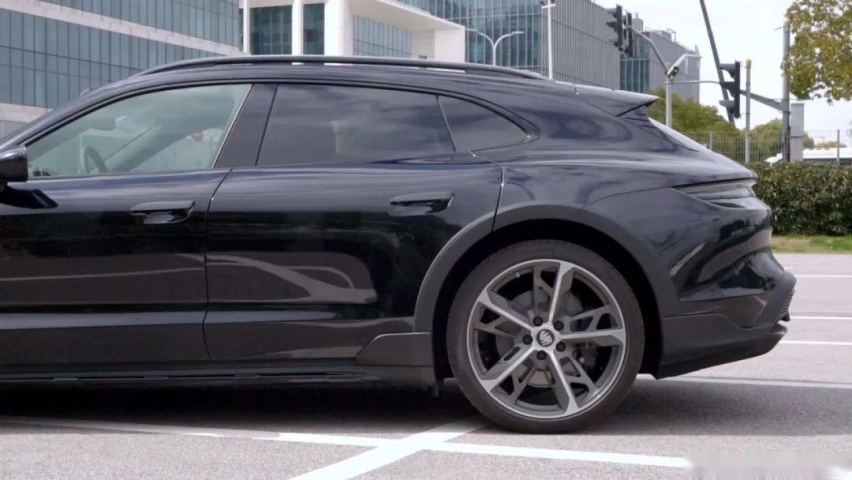最美电动猎装车——Taycan Cross Turismo