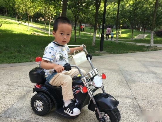 亲子装out了 哪吒亲子车考虑一下