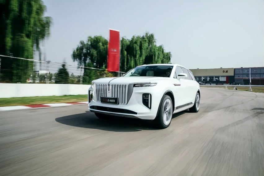 都在电动化弯道超车，为什么新红旗能成为领创者？