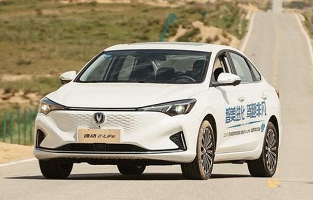 长安逸动纯电车型E-Life实车图曝光 续航增加20km