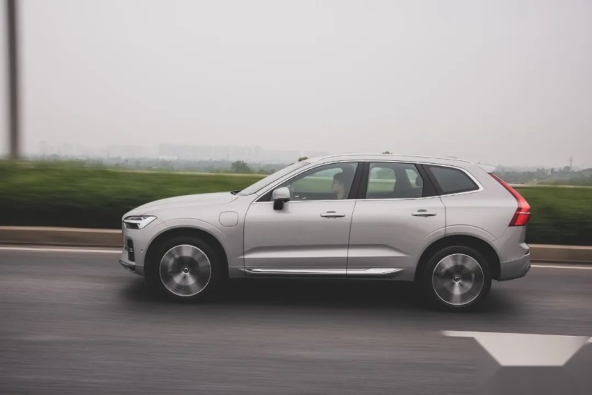 试驾沃尔沃XC60 T8：贵是贵点，但开过就“种草”