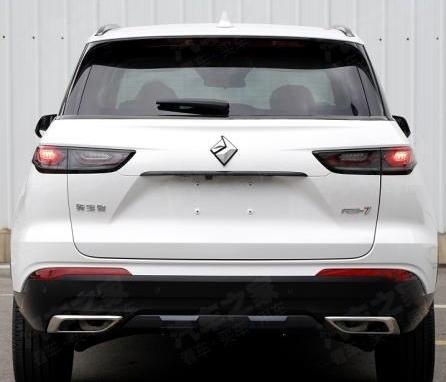 近5m车长+3米轴距，匹配1.5T发动机，这款新中大型SUV