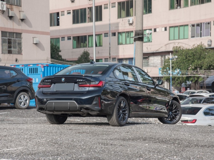 德系豪华车型怎么选？奔驰C级、宝马3系和奥迪A4L谁更强