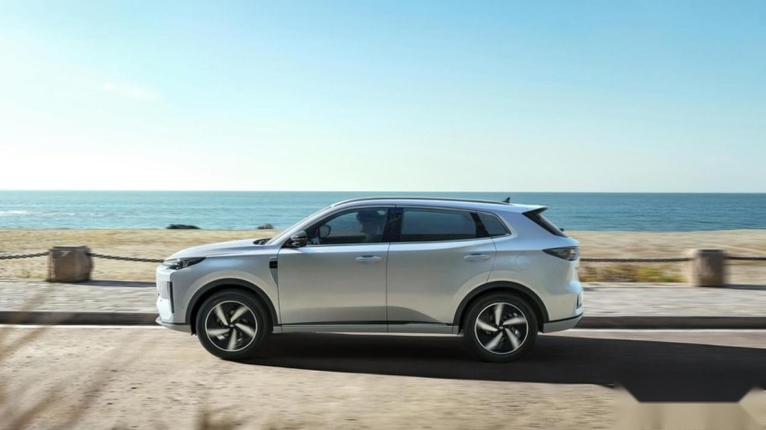 长安启源双车齐发：全新SUV Q05上市，主力轿车A07加推