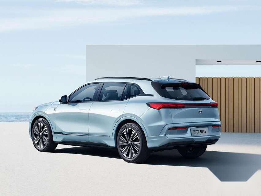 长近4米9，7.6s破百，16.99万还有优惠，堪称电车“照妖镜”！