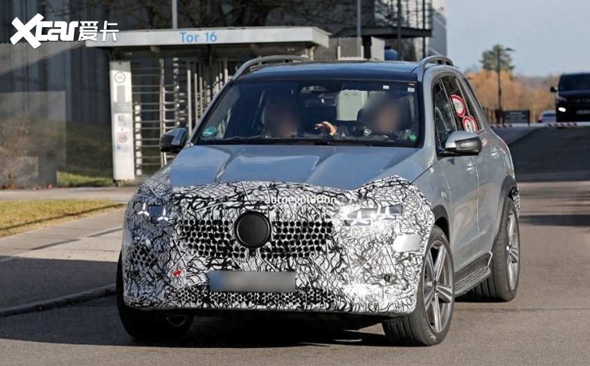 新款奔驰GLE路试谍照曝光,换三叉星大灯,或新增副驾屏