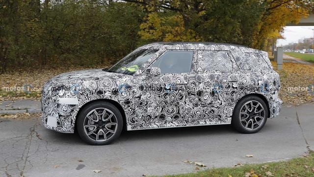 全新Mini Countryman车长4米5 或与新宝马X1同平台